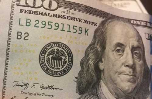 Как проверить, настоящая ли 100-долларовая купюра?